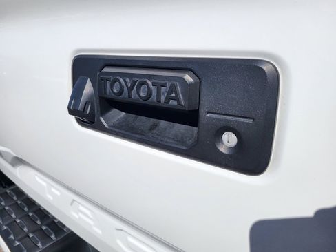 Used 2021 Toyota Tacoma TRD Sport w/ Technology Package image 21