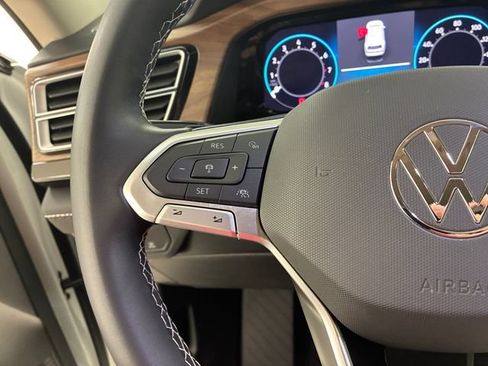 Used 2025 Volkswagen Atlas SE AWD/4WD image 23