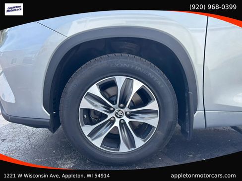 Used 2022 Toyota Highlander XLE AWD/4WD image 15