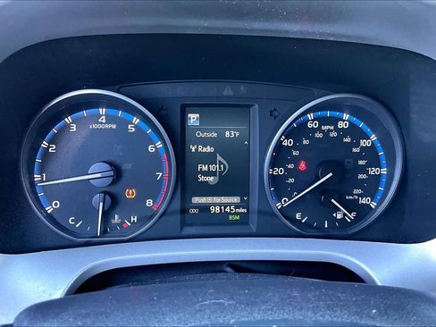 Used 2017 Toyota RAV4 XLE AWD/4WD image 25