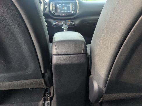 Used 2020 Kia Soul LX FWD image 32