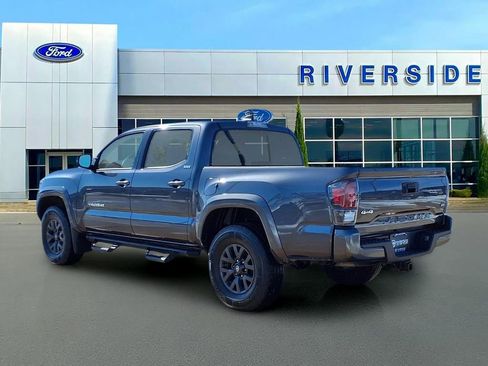 Used 2023 Toyota Tacoma SR5 w/ Technology Package image 4