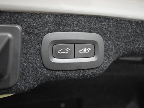 Used 2017 Volvo S90 T6 Momentum w/ Vision Package image 48