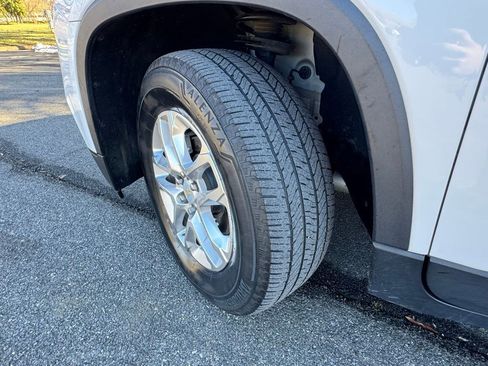 Used 2021 Chevrolet Traverse LS image 36