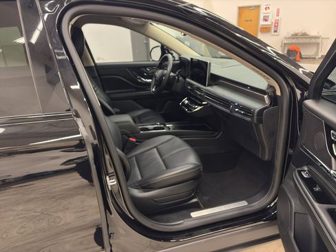 Used 2025 Lincoln Corsair Grand Touring w/ Jet Appearance Package image 19