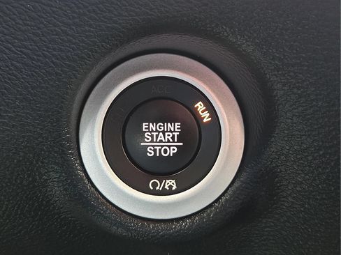 Used 2025 Chrysler Pacifica Select FWD image 19