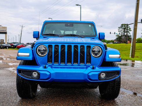 Used 2022 Jeep Gladiator Overland AWD/4WD image 4