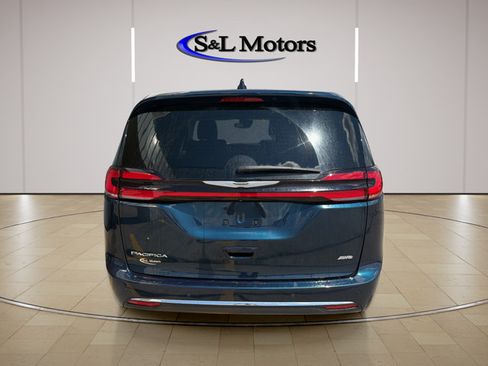 Certified 2023 Chrysler Pacifica Touring-L w/ Uconnect Theater Family Group AWD/4WD image 6