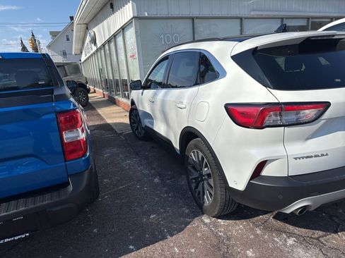 Used 2020 Ford Escape Titanium image 2
