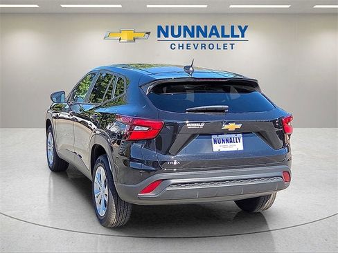 Certified 2025 Chevrolet Trax LS image 3