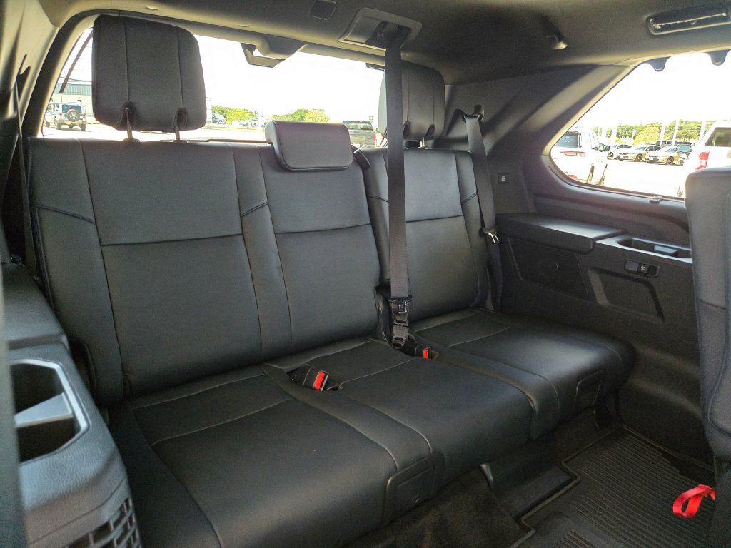 Used 2025 Toyota Sequoia Platinum AWD/4WD image 26
