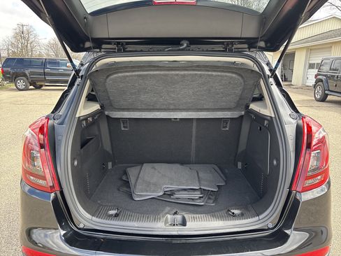 Used 2021 Buick Encore Preferred w/ Safety Package image 9