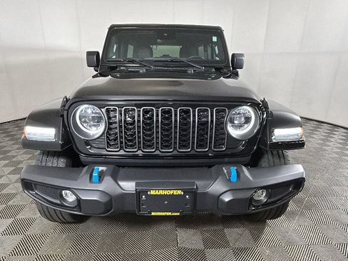 Used 2024 Jeep Wrangler Unlimited w/ Convenience Group AWD/4WD image 9
