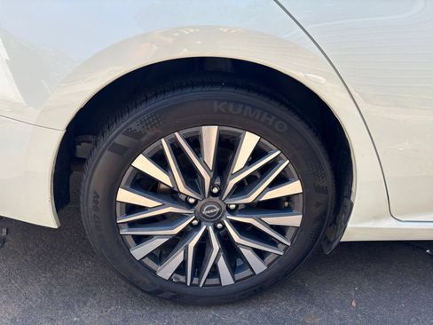 Used 2025 Nissan Altima 2.5 SV FWD image 29