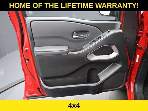 Used 2022 Nissan Frontier SV AWD/4WD image 11