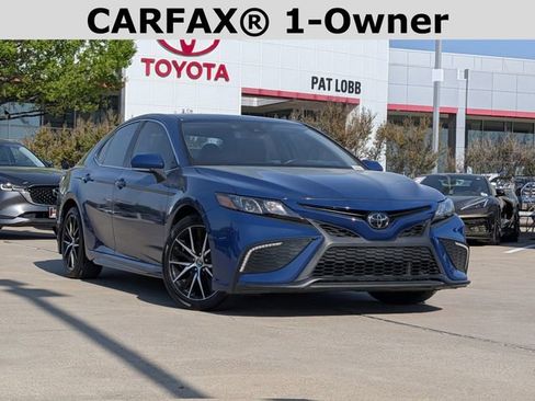 Used 2024 Toyota Camry SE image 2