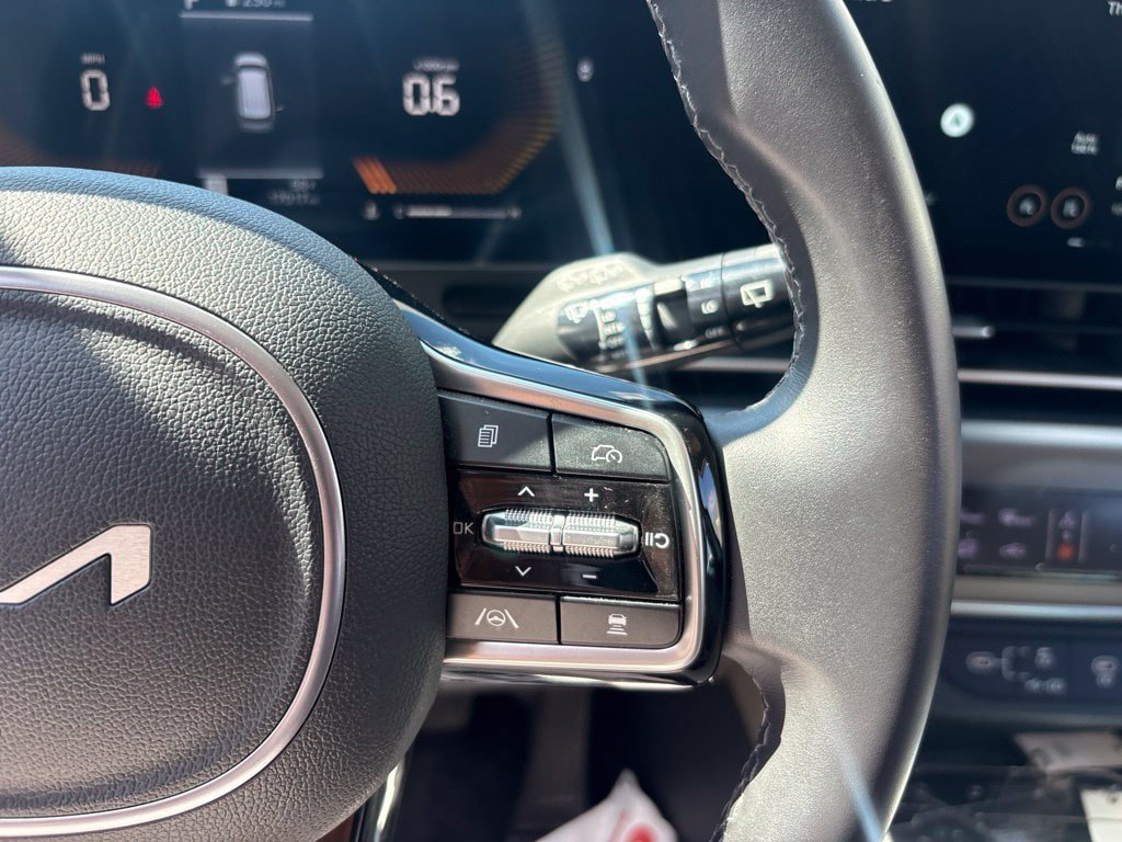 Used 2026 Kia Carnival FWD image 26