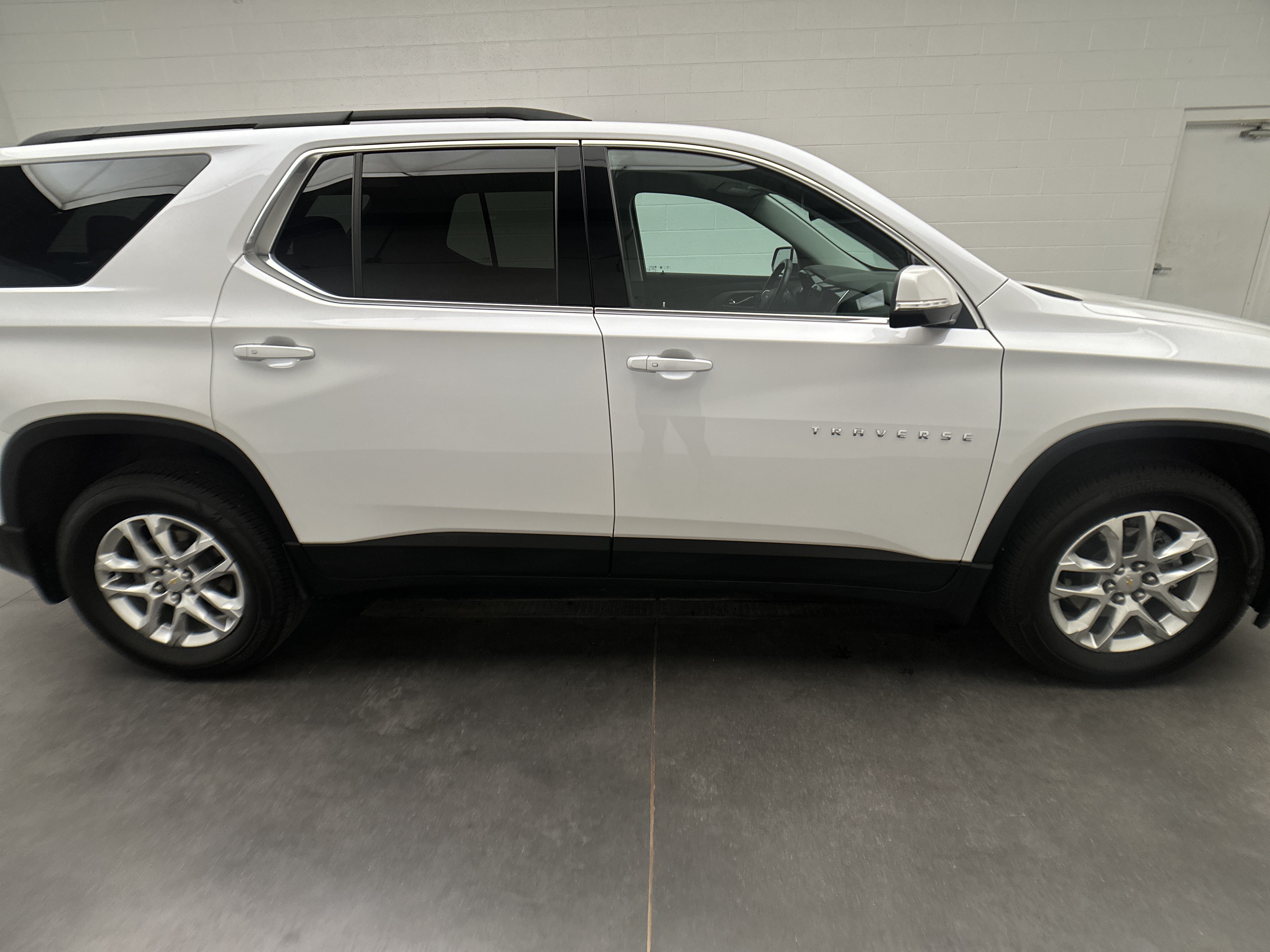 Used 2021 Chevrolet Traverse LT AWD/4WD image 10