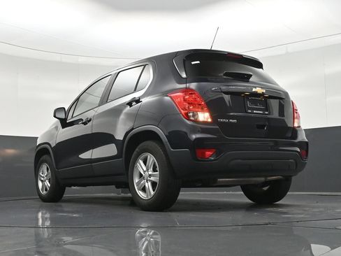 Used 2022 Chevrolet Trax LS AWD/4WD image 25