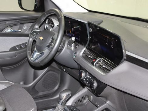 Used 2025 Chevrolet TrailBlazer LT w/ LT Cold Weather Package FWD image 28