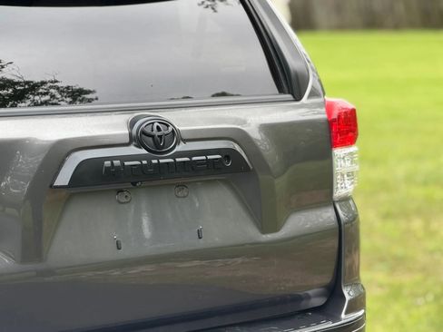 Used 2010 Toyota 4Runner SR5 AWD/4WD image 11