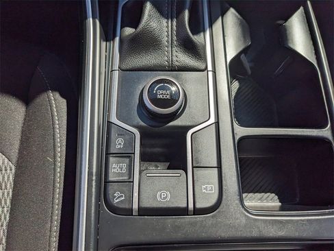 Certified 2025 Kia Sorento LX image 27