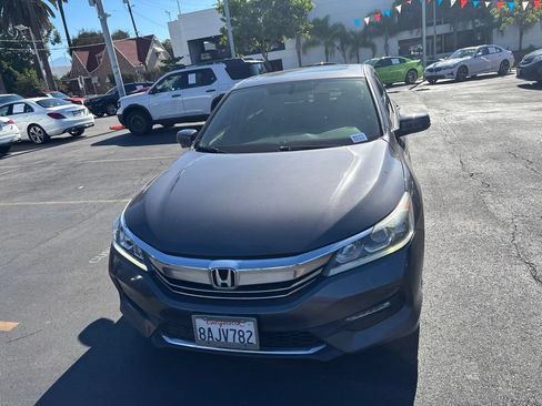 Used 2017 Honda Accord EX-L image 9