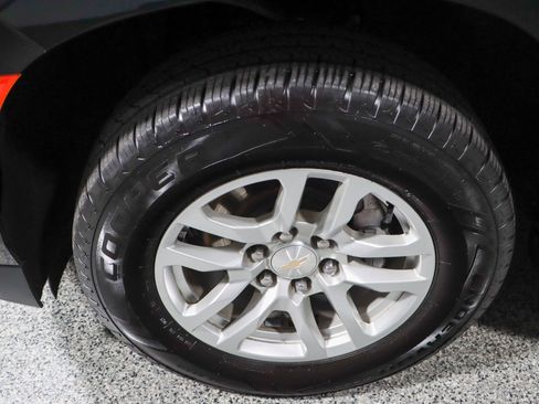 Used 2023 Chevrolet Suburban LT image 11