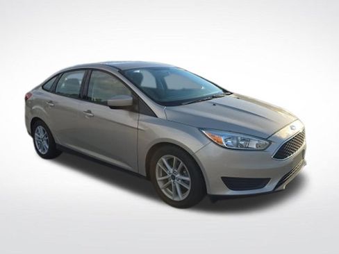 Used 2018 Ford Focus SE FWD image 1