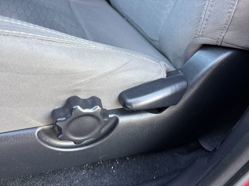 Used 2017 Toyota Tacoma SR5 image 19