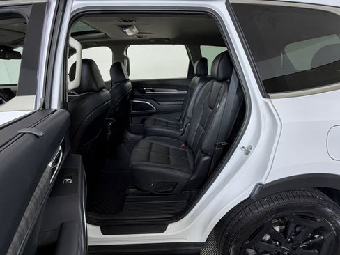 Used 2023 Kia Telluride EX w/ EX Captain's Chair Package image 8