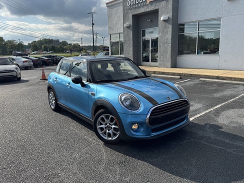 Used 2019 MINI Cooper 4-Door Hardtop w/ Signature Upholstery Package image 8