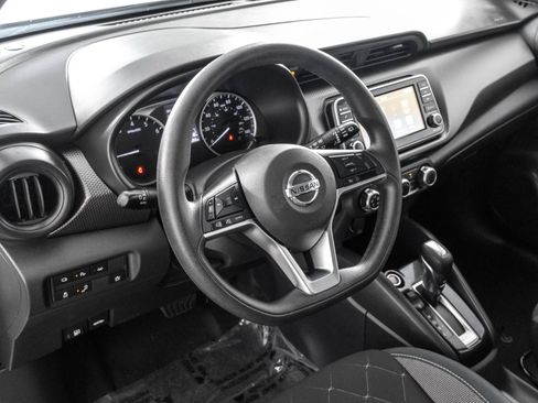 Used 2020 Nissan Kicks S FWD image 4