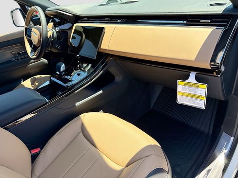 New 2026 Land Rover Range Rover Sport Dynamic SE AWD/4WD image 14