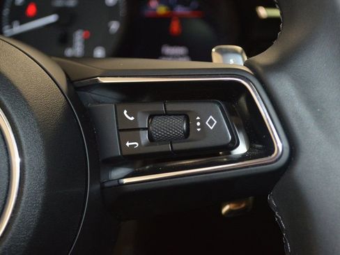 Certified 2025 Porsche Macan AWD/4WD image 22