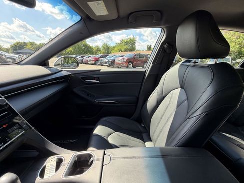 Used 2021 Toyota Avalon XLE FWD image 25