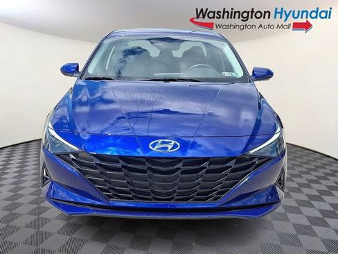 Certified 2022 Hyundai Elantra SE FWD image 2