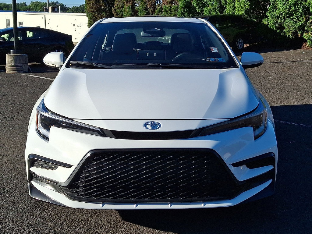 Certified 2025 Toyota Corolla SE w/ SE Premium Package FWD image 37