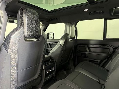 Used 2026 Land Rover Defender 110 OCTA AWD/4WD image 21