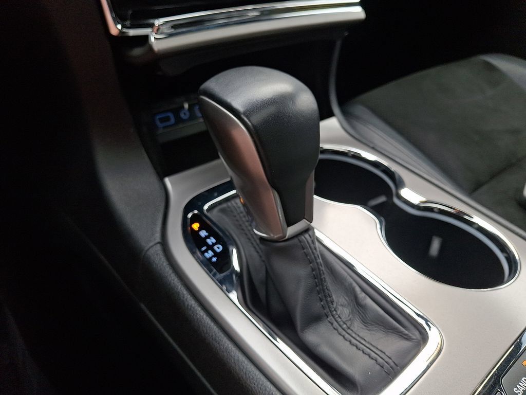 Used 2022 Jeep Grand Cherokee Laredo X AWD/4WD image 17