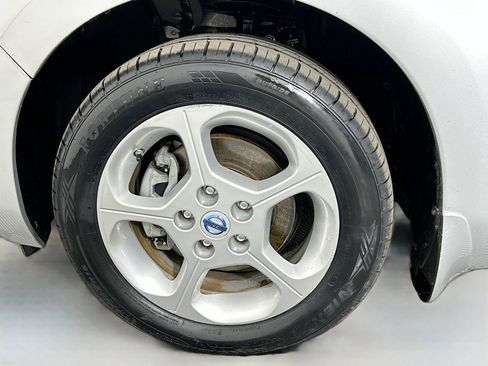 Used 2011 Nissan Leaf SL w/ Eco Design Pkg image 30