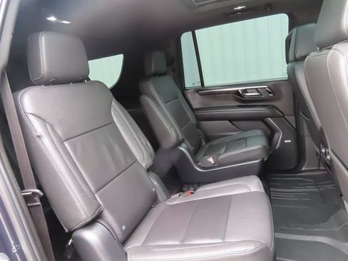 Used 2025 Chevrolet Suburban Z71 w/ Z71 Off-Road Package AWD/4WD image 31