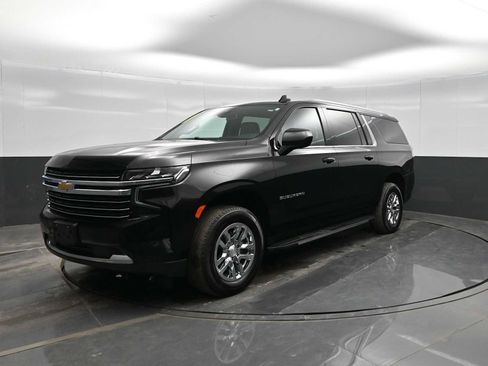 Used 2024 Chevrolet Suburban LT image 4