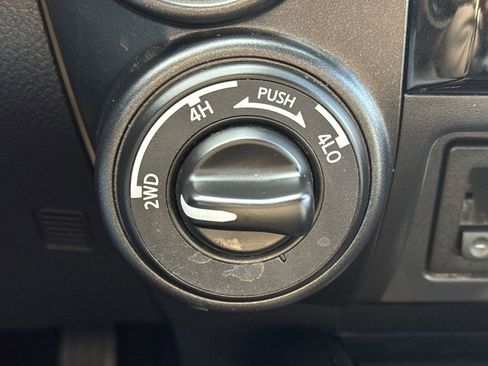 Used 2024 Nissan Titan PRO-4X w/ Pro-4x Convenience Package image 36