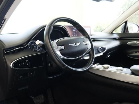 Used 2022 Genesis GV70 2.5T w/ Select Package AWD/4WD image 8