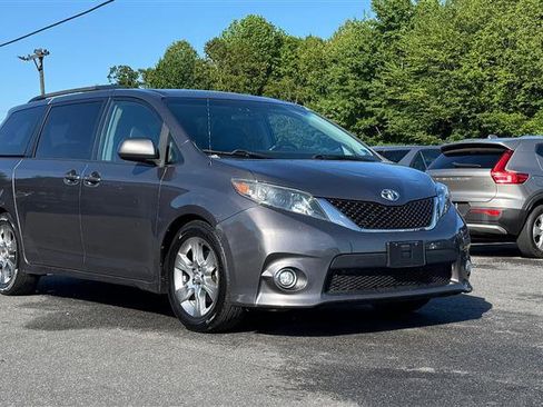 Used 2011 Toyota Sienna SE w/ Preferred Pkg FWD image 4