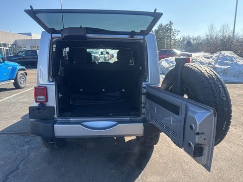 Used 2016 Jeep Wrangler Unlimited Sahara image 41
