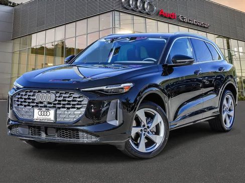 Used 2025 Audi Q5 Premium Plus w/ Premium Plus image 1