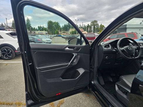 Used 2020 Volkswagen Tiguan SE AWD/4WD image 18