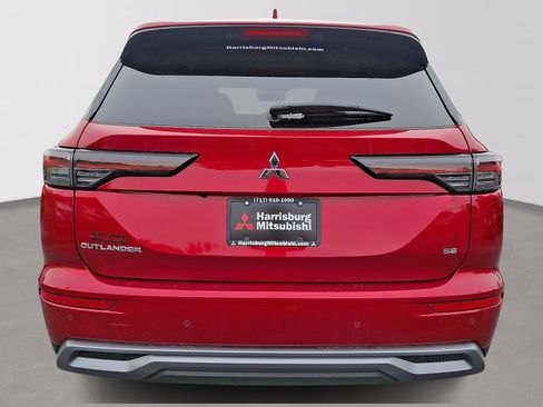 Used 2025 Mitsubishi Outlander SE FWD image 5